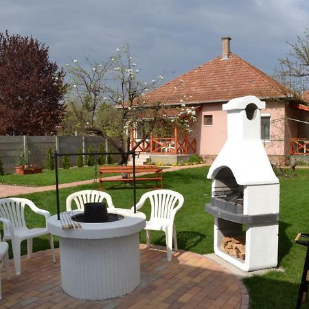 Liliom Apartman Gyula Exterior photo