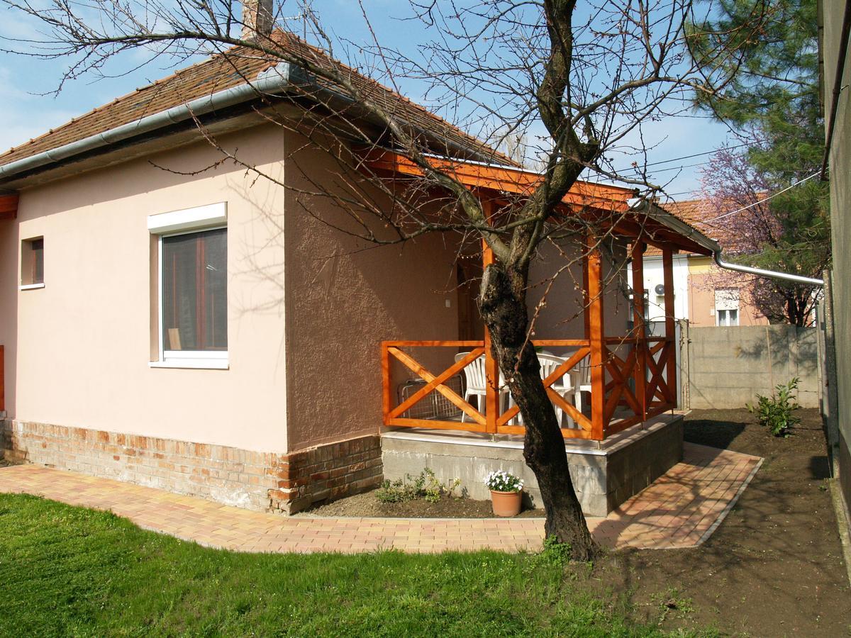 Liliom Apartman Gyula Exterior photo