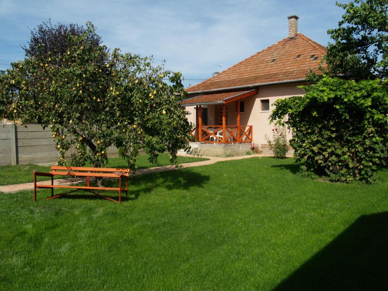 Liliom Apartman Gyula Exterior photo