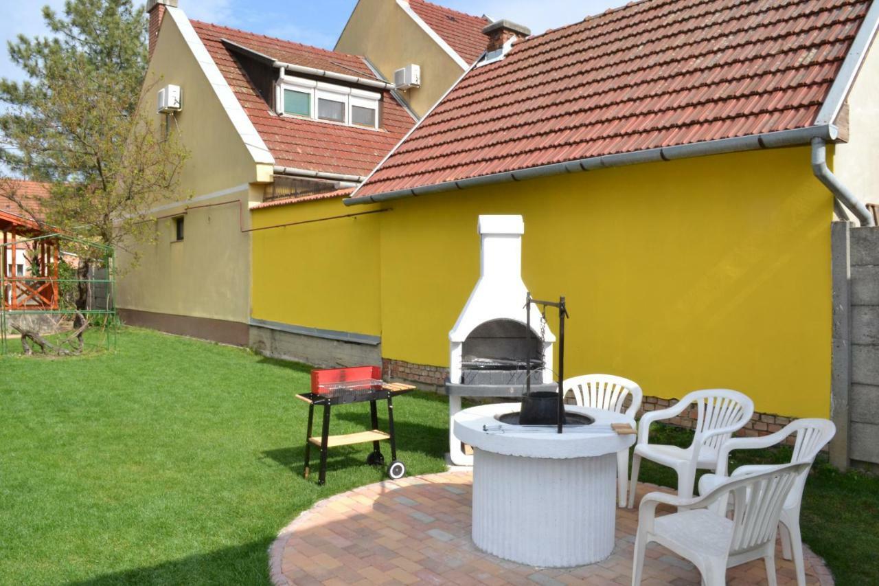 Liliom Apartman Gyula Exterior photo