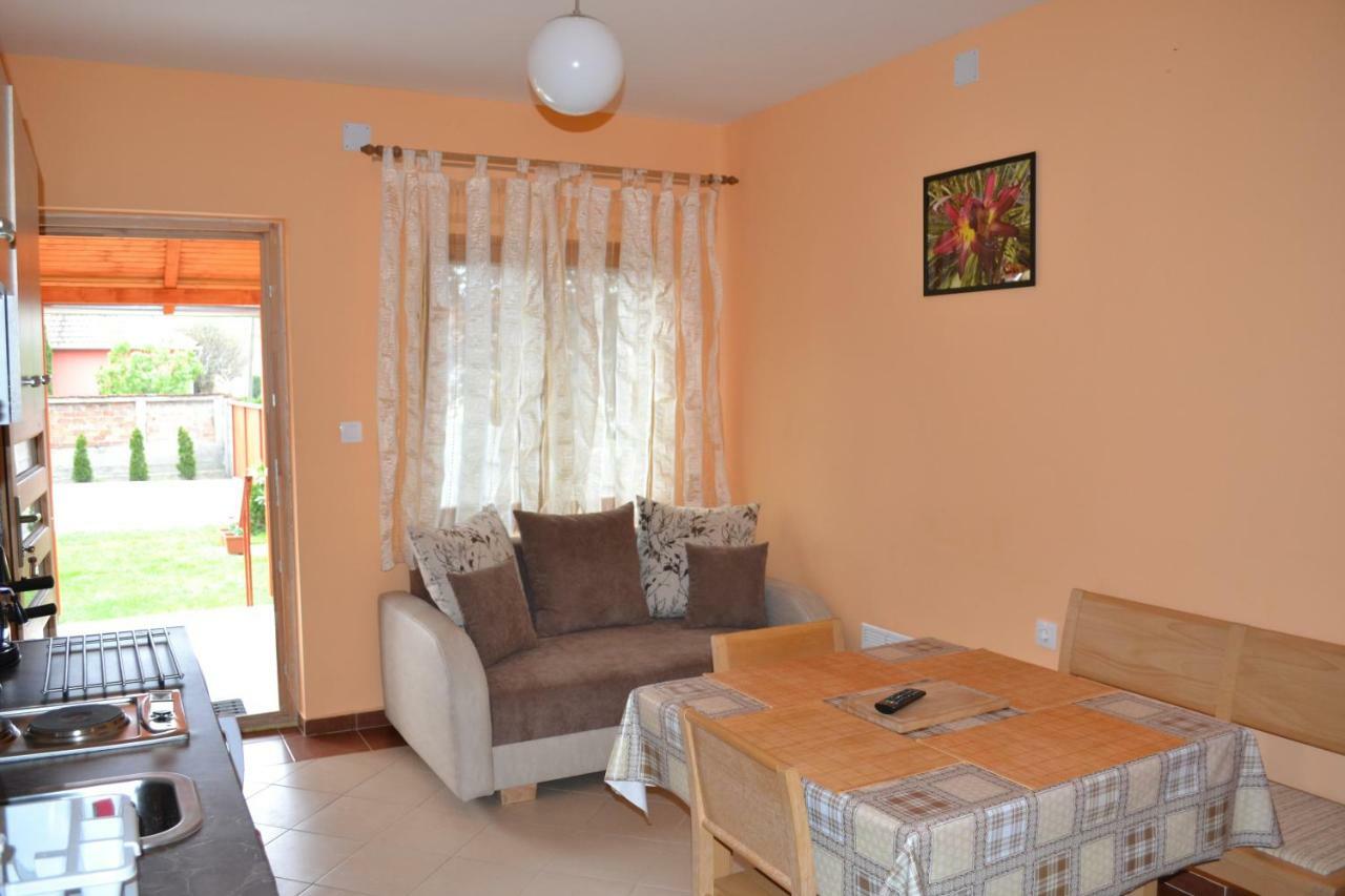 Liliom Apartman Gyula Exterior photo