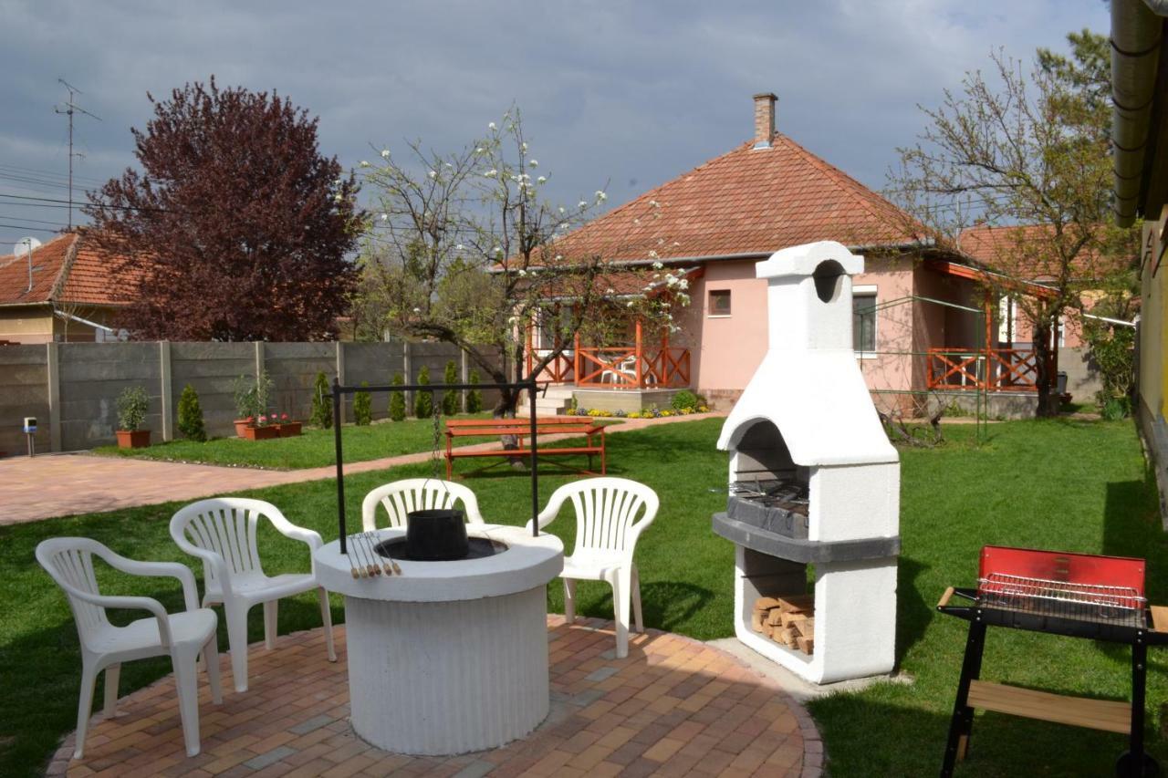 Liliom Apartman Gyula Exterior photo