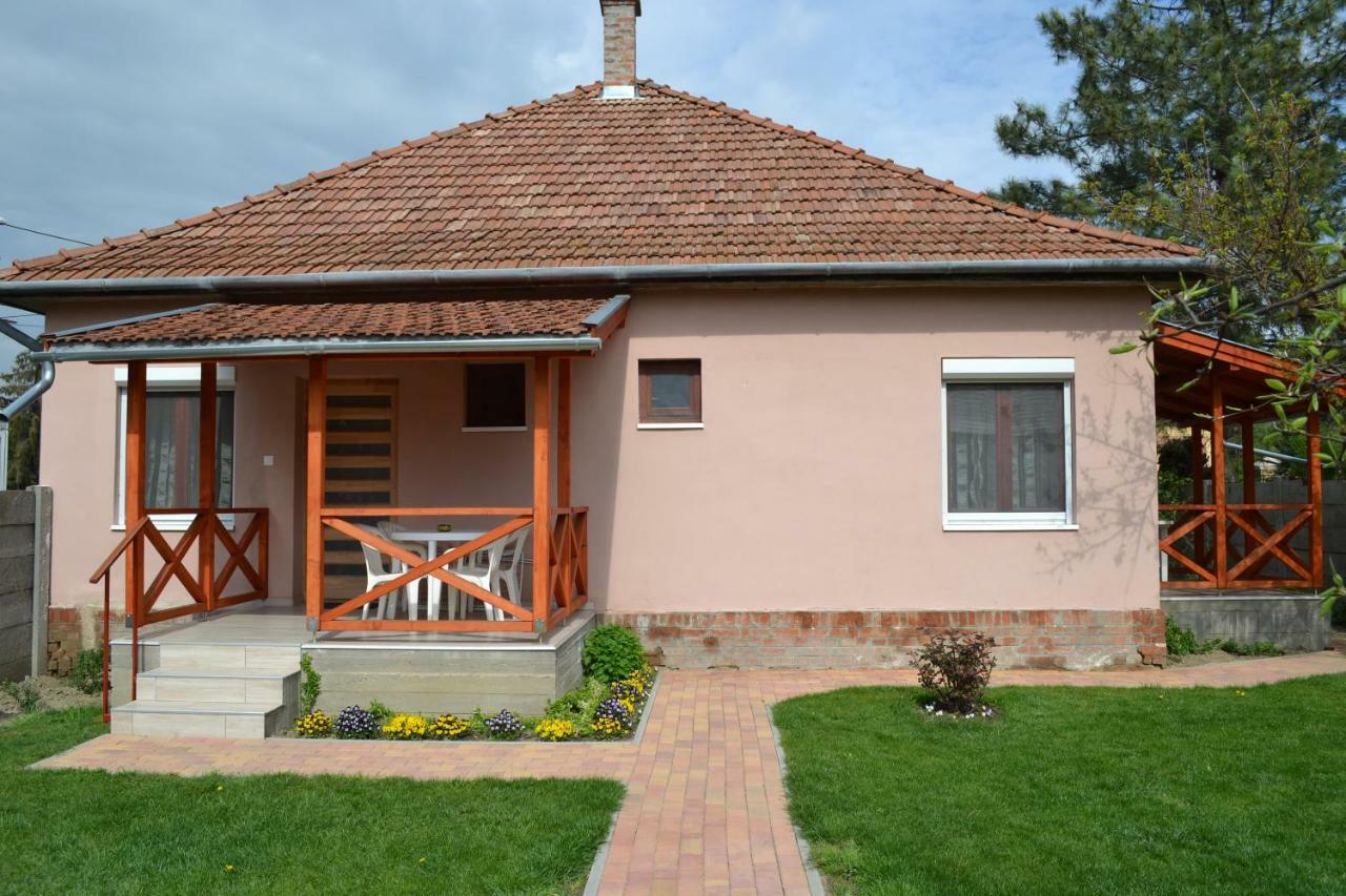 Liliom Apartman Gyula Exterior photo