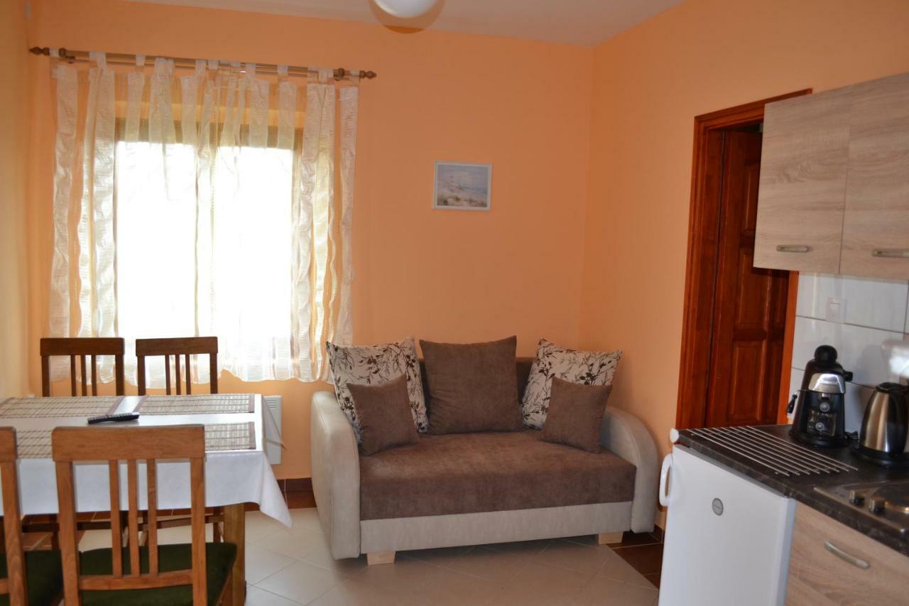 Liliom Apartman Gyula Exterior photo