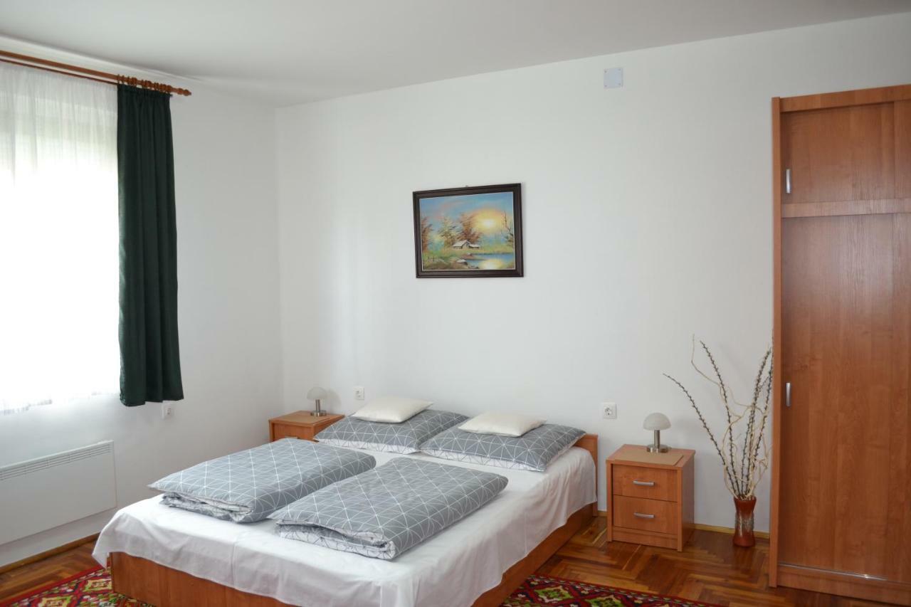 Liliom Apartman Gyula Exterior photo